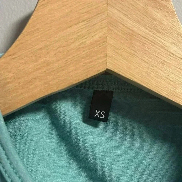 Alphalete Amplify SS Crop Top - Picture 3 of 5